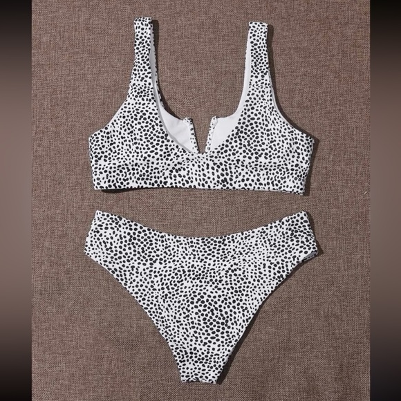 Women’s Bikini - Picture 3 of 7